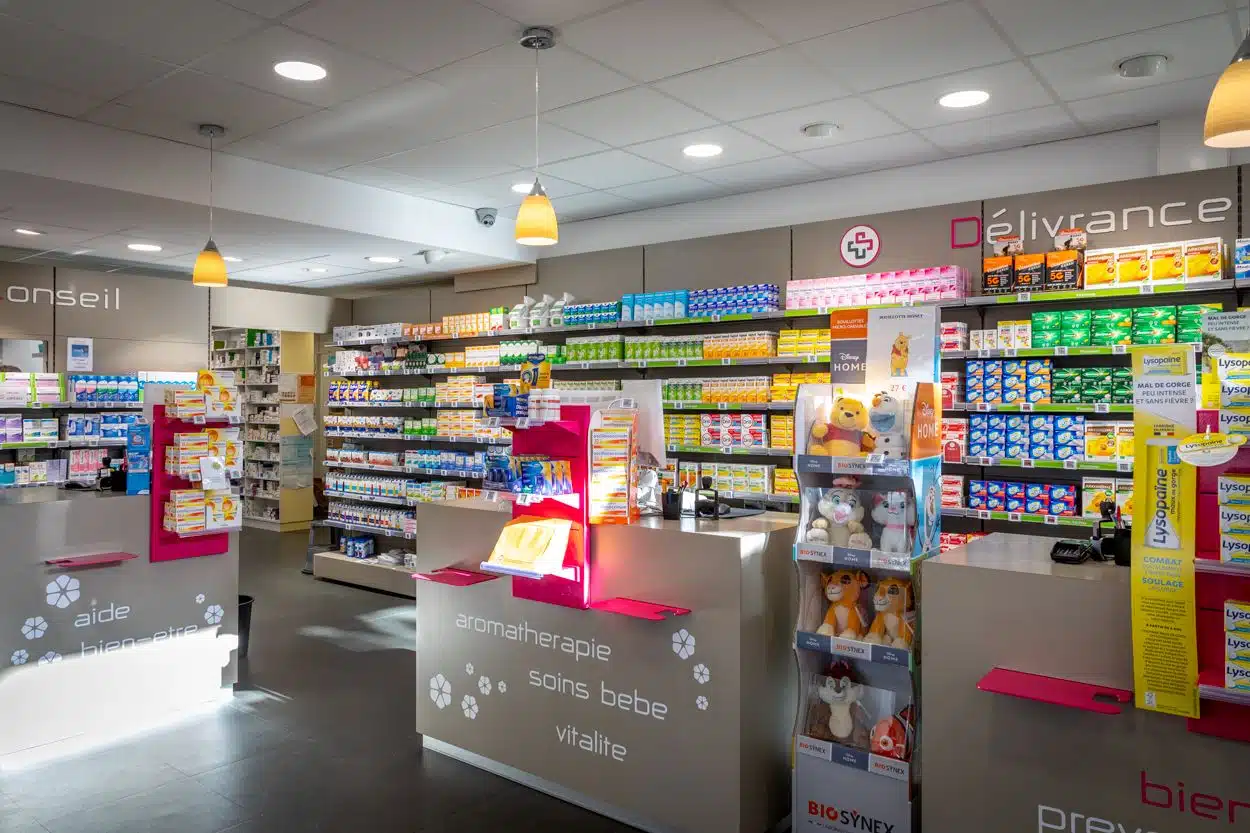 Réalisation du local d'activité Pharmacie à Ploeren vue 2